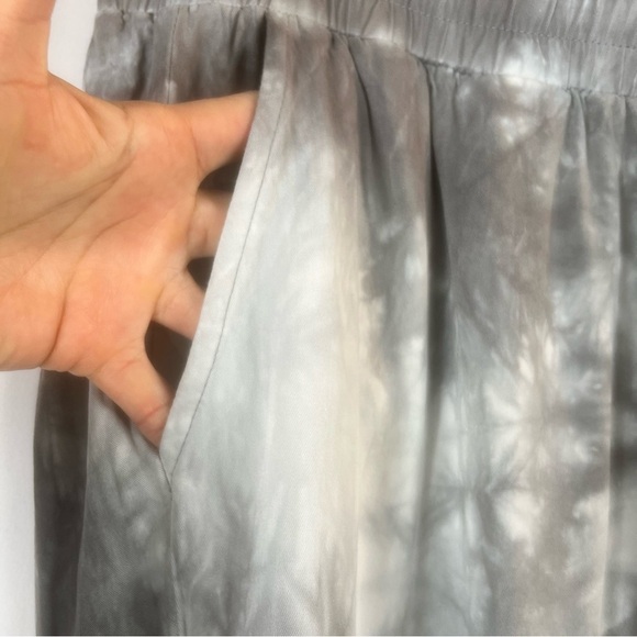 Torrid Relaxed Fit Jogger Challis Mid Rise Pant Tie Dye Gray size:1  Gray - Picture 9 of 14